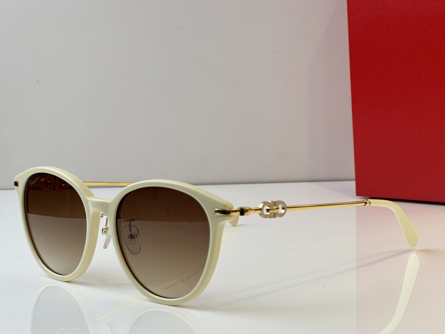 Replica Salvatore Ferragamo Designer Sunglasses SF38