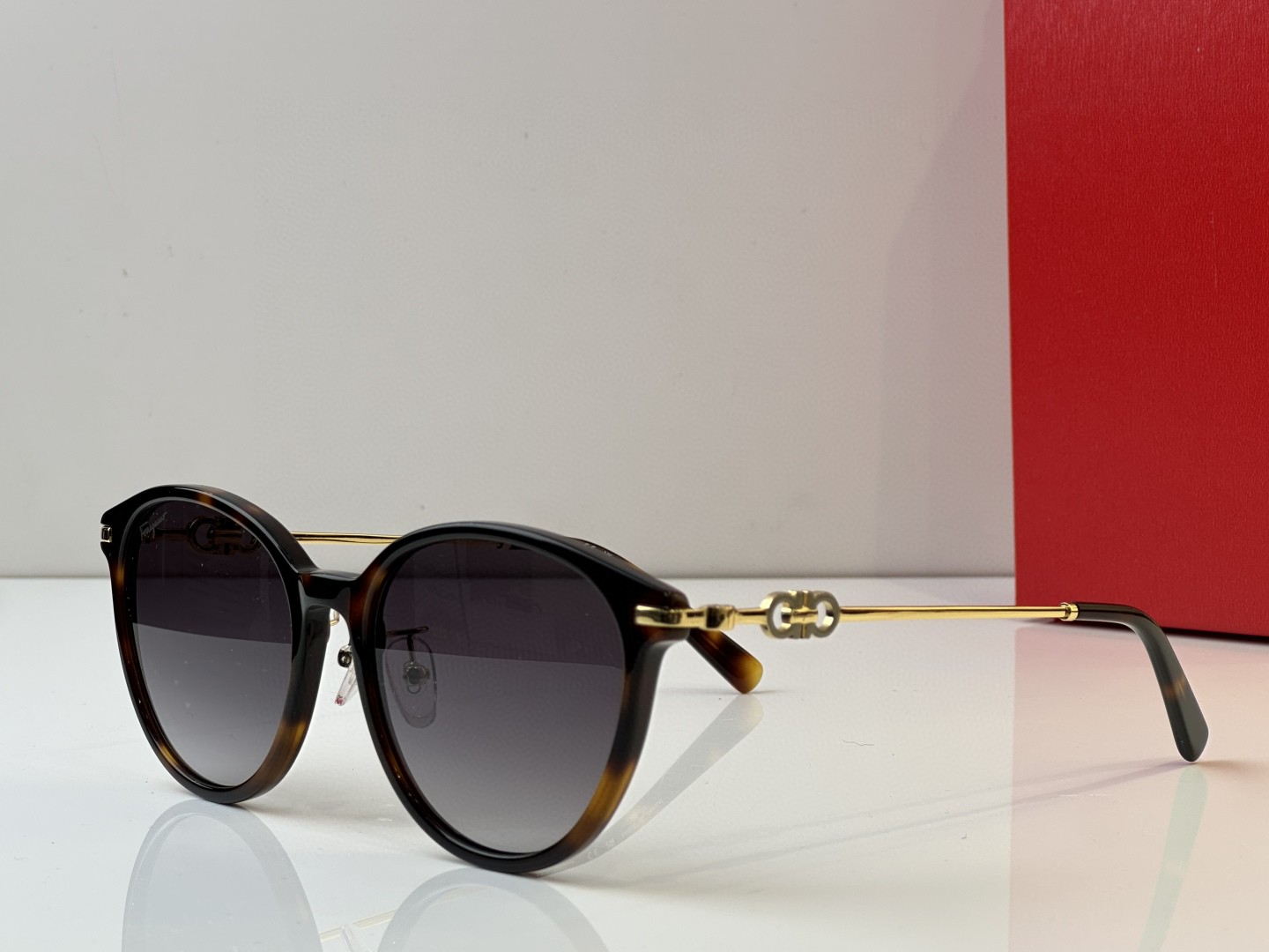 Replica Salvatore Ferragamo Designer Sunglasses SF35