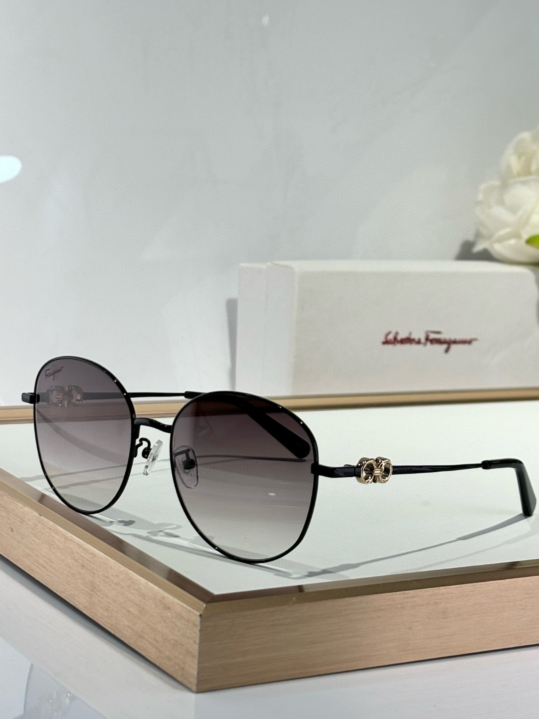 Replica Salvatore Ferragamo Designer Sunglasses SF46